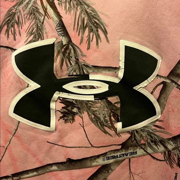 Under Armour Pink and Camo Hoodie size large - Picture 3 of 10